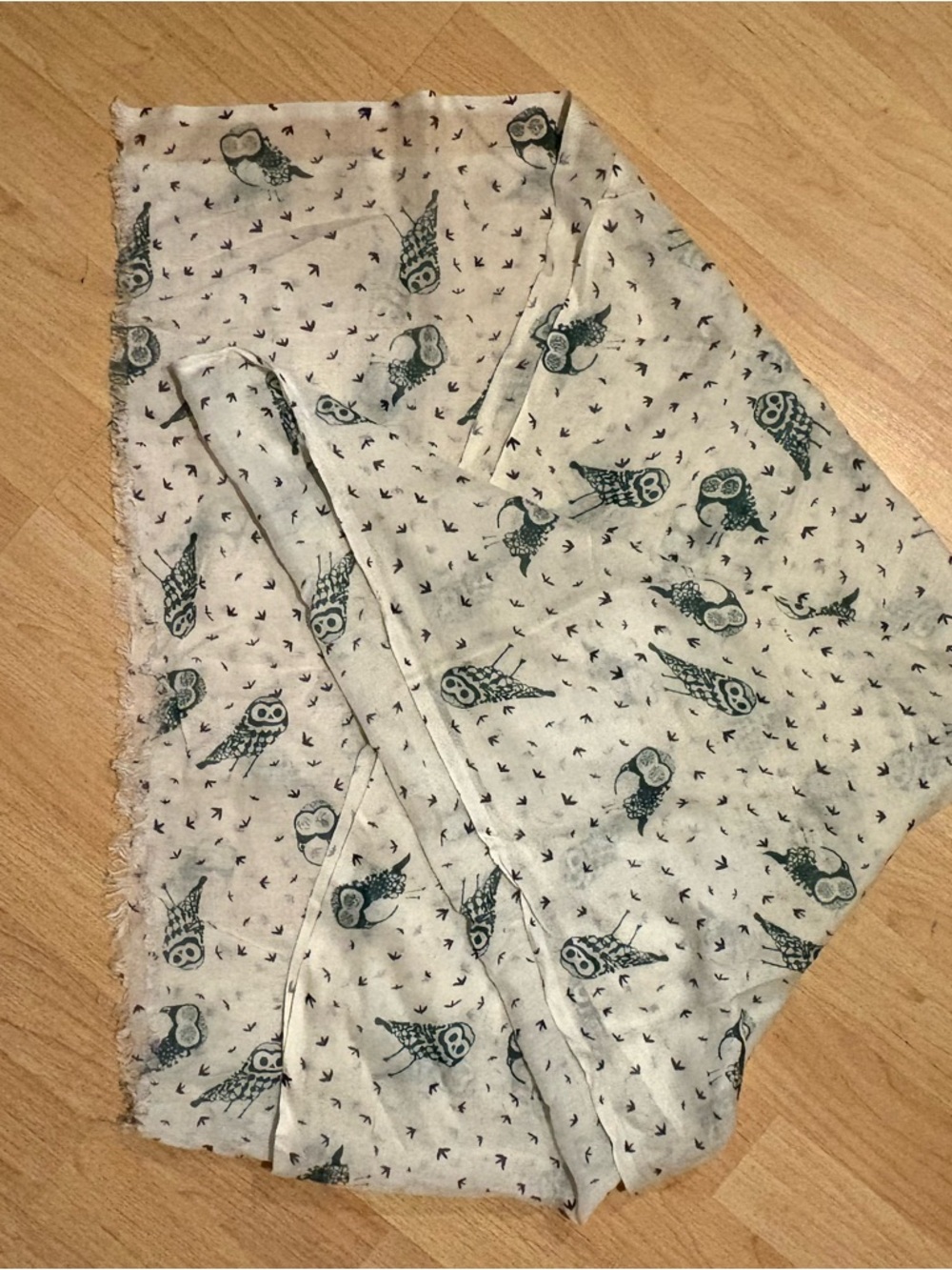 Anika Dali I Large Owl Lightweight Scarf